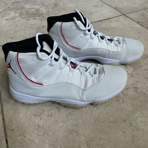 Jordan 11 Retro Platinum Tint